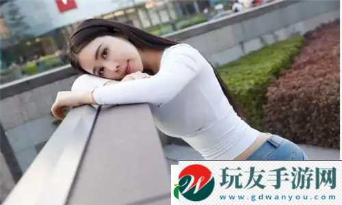 瞒着老公加班的HR中字：背后竟隐藏着她不为人知的秘密！