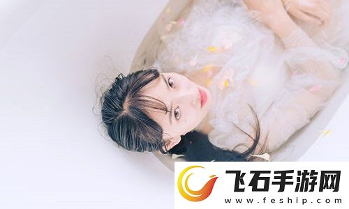 几个装修工人把我压在茶几